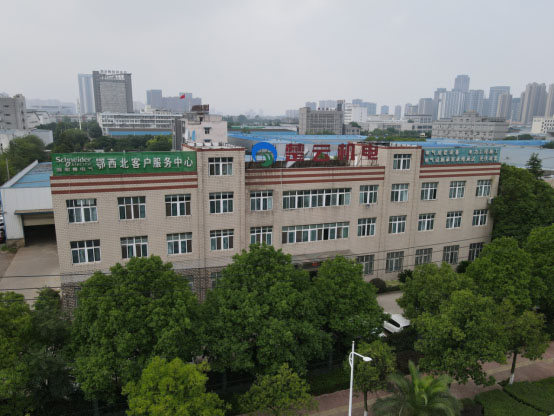 學(xué)勞模精神，樹(shù)先進(jìn)榜樣